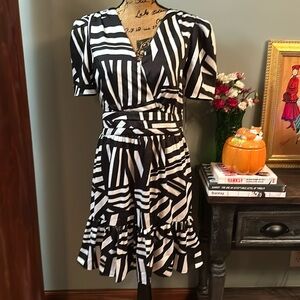 Karl Lagerfeld dress size 8. NWT.
